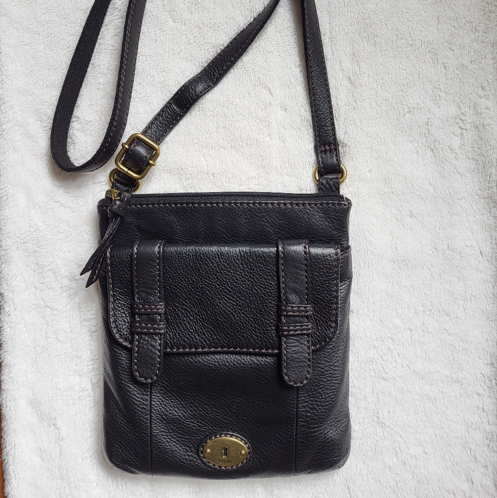 FOSSIL Women's Black Leather Crossbody Bag with Adjustable  Strap